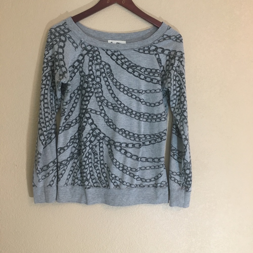 Gray long sleeved shirt with black chain graphic